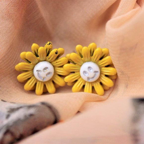 🌺Daisy sweet cute Sunflower smile face stud earring - Picture 8 of 11
